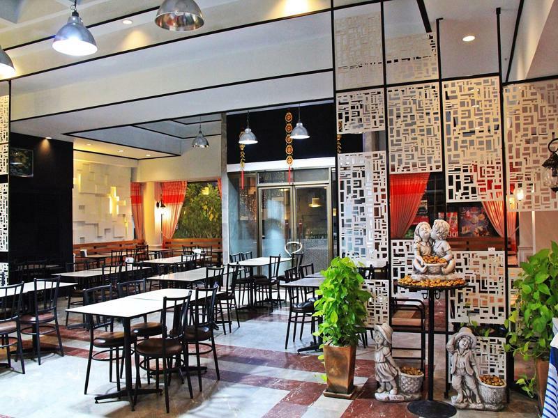 โรงแรมเรือนทิพย์ เชียงราย Ruean Tip Hotel Zewnętrze zdjęcie