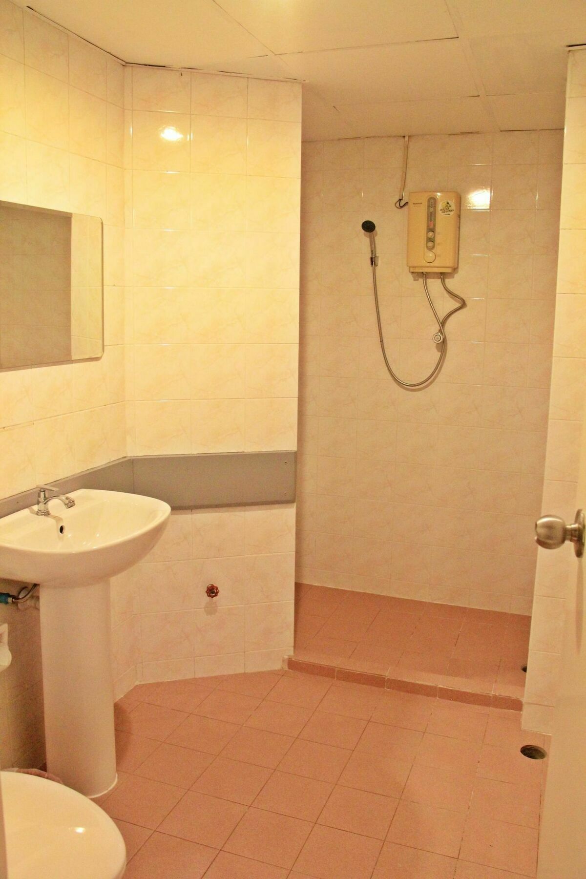 โรงแรมเรือนทิพย์ เชียงราย Ruean Tip Hotel Zewnętrze zdjęcie