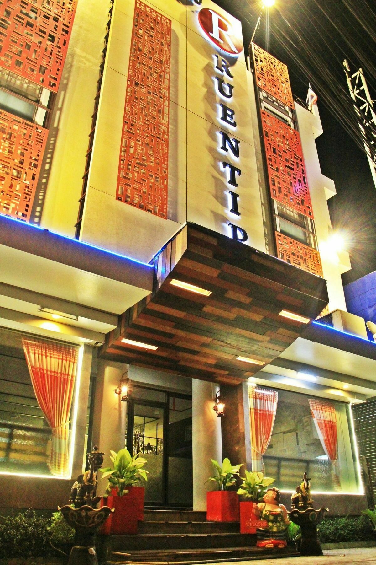 โรงแรมเรือนทิพย์ เชียงราย Ruean Tip Hotel Zewnętrze zdjęcie